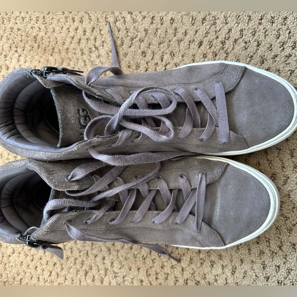 UGG Brown Sneakers Classic Low-Top Design